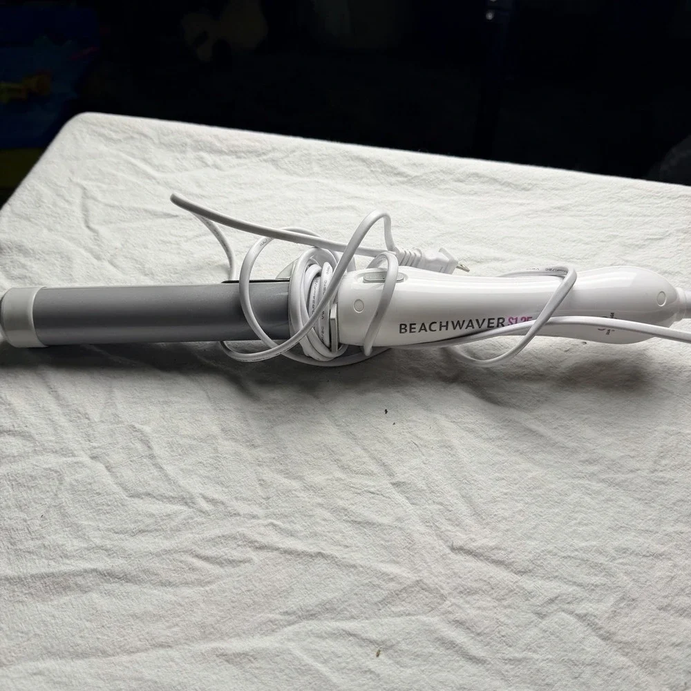 Beachwaver 1.25 Curling Iron 1.25in White/Silver Adjustable Heat Rotating NEW